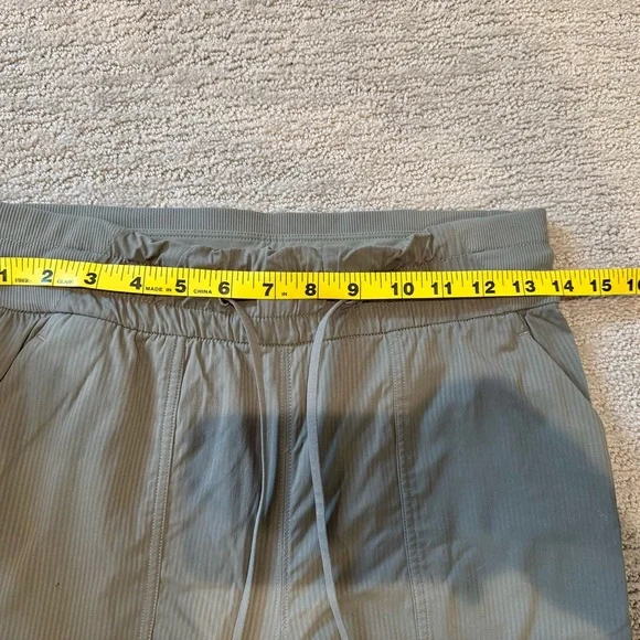 Women’s Lululemon Olive Green Casual Capris - Picture 3 of 5